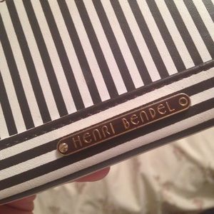 Henri Bendel wallet